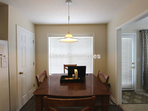4th image of 3062 Lexington Ave