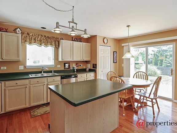 Kitchen / Breakfast Room