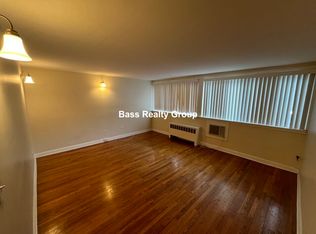 4042 N California Ave #103, Chicago, IL 60618
