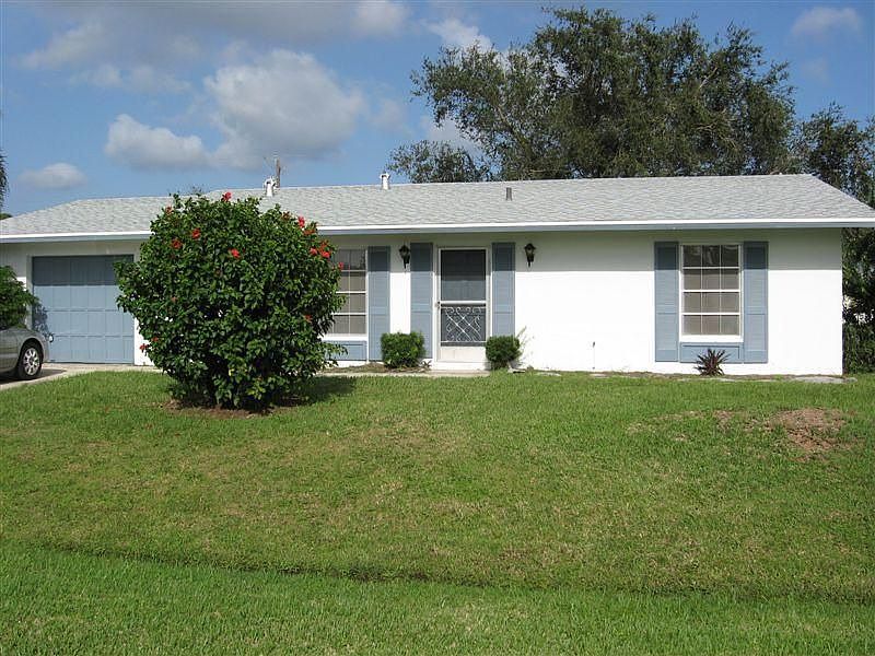 1st image of 453 SE Lamon Ln