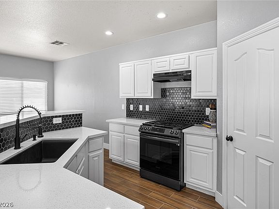 3rd image of 5535 Baccarat Ave Unit 103