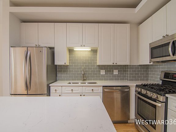 3rd image of 212 W Washington St APT 709