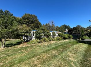 10 Hitching Post Ln, Trumbull, CT 06611