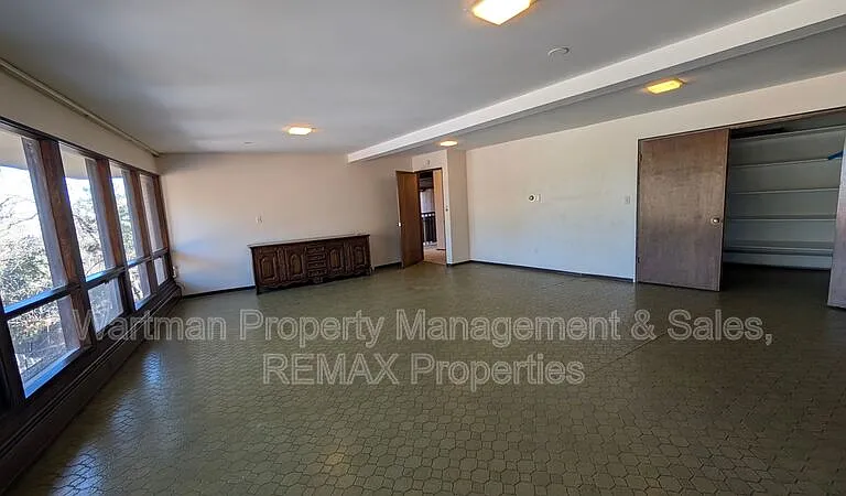 15 Upland Rd — Photo 49