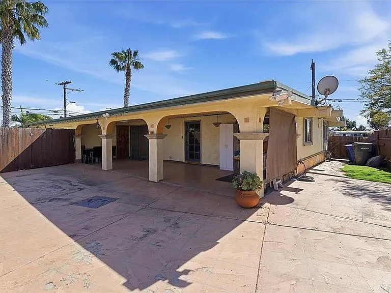 1032 Iris Ave — Photo 4