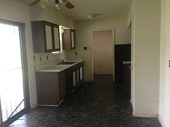 3rd image of 3718 Preston Pl