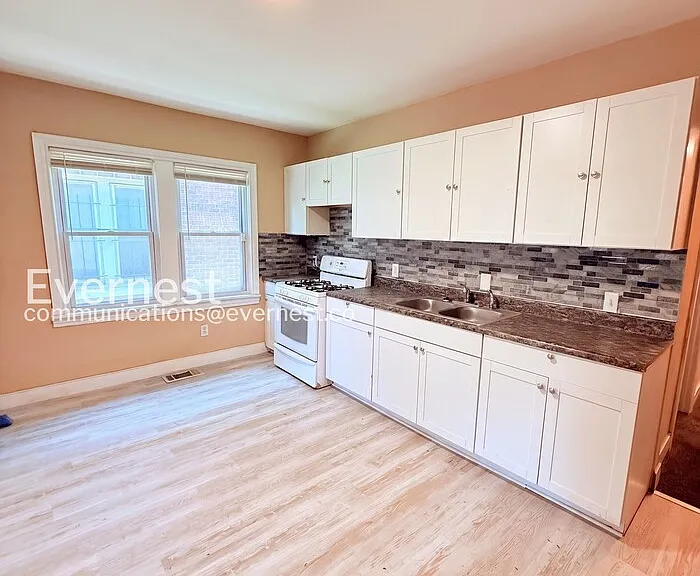 2488 Woodmere St — Photo 7