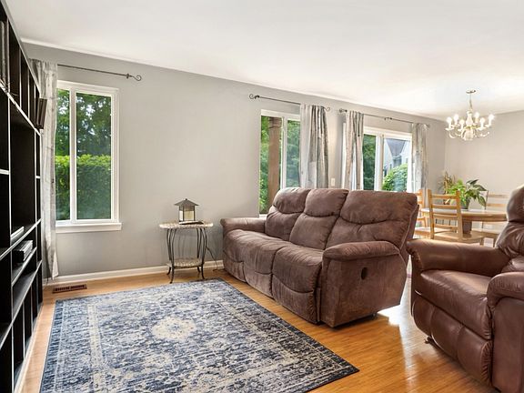 4th image of 1521 Meadowsedge Ln