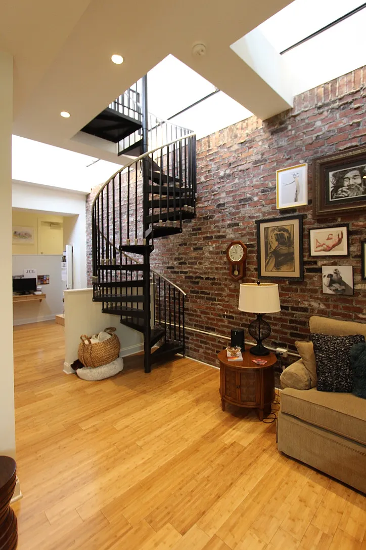 3 bed, 2.5 bath, 2300 sqft, $3,800 — Photo 1