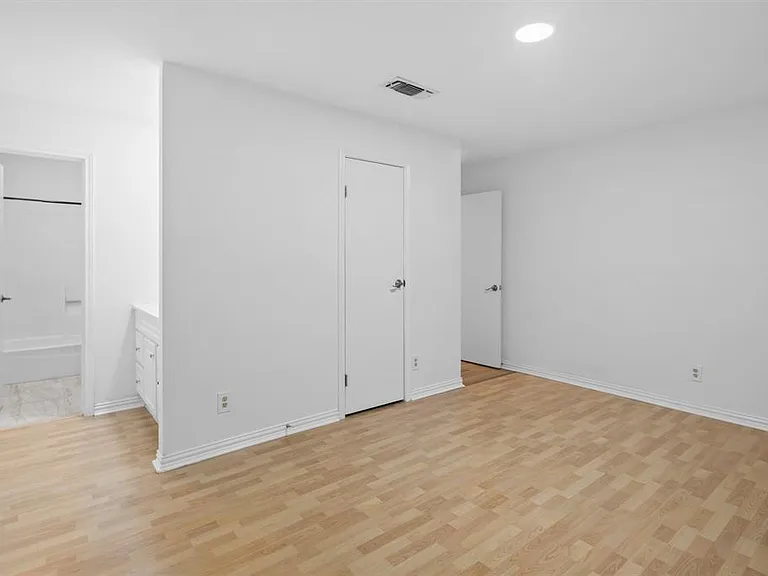 1401 Meadowmear Dr — Photo 16