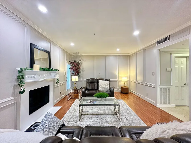 2514 Nantucket Dr #C — Photo 2
