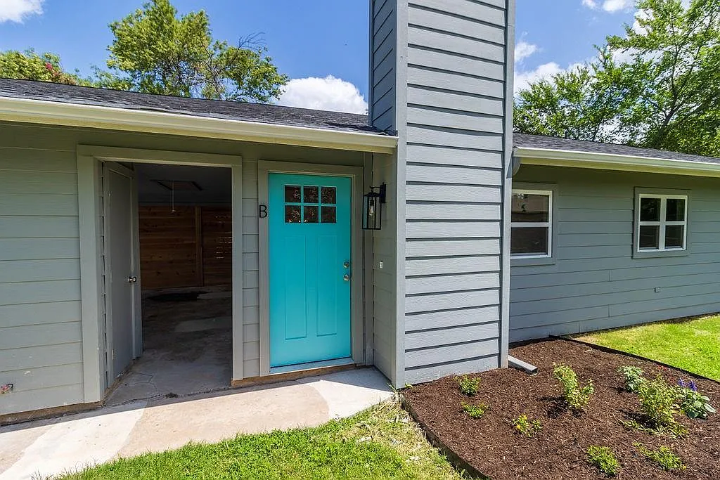 2701 Mulford Cv — Photo 3