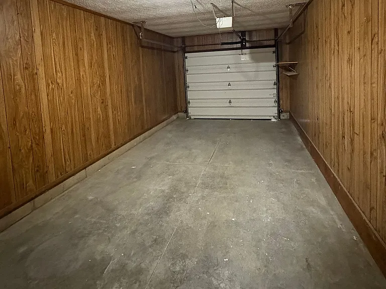 312-314 W Charter Dr — Photo 11