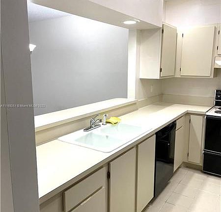 4th image of 5201 SW 31st Ave APT 205