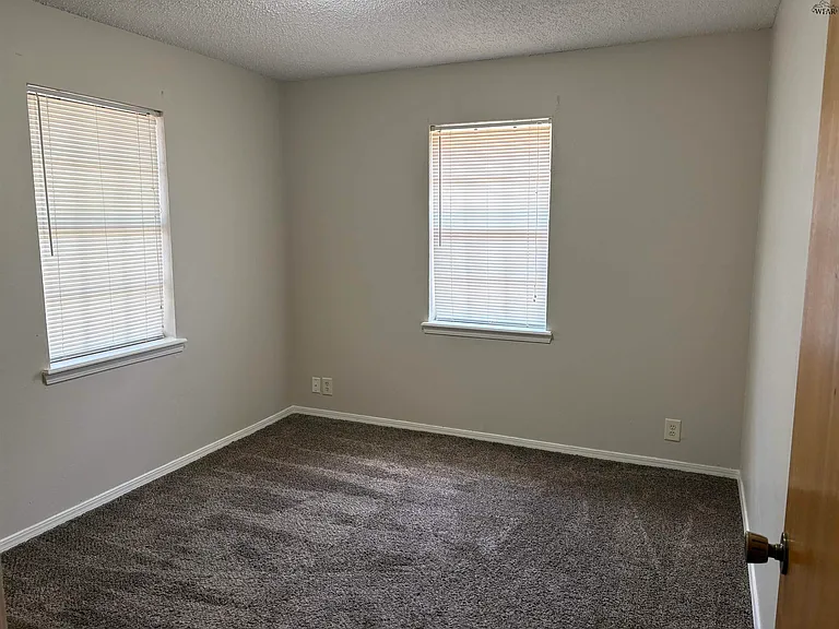 3902 Parker Blvd — Photo 16