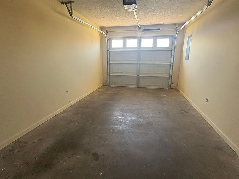 125 Winthrope Ln — Photo 37