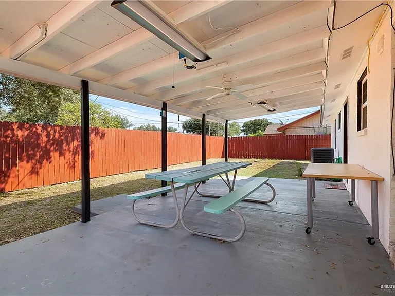 1119 Barnes St — Photo 11
