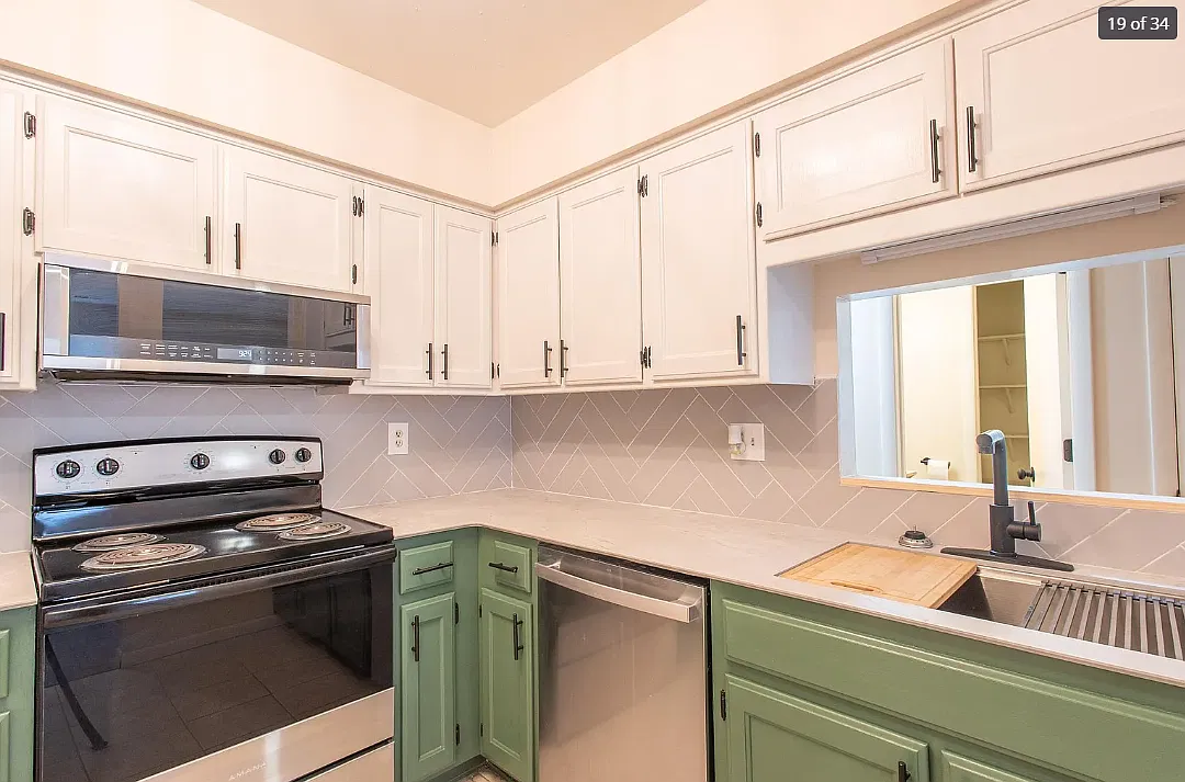 3 bed, 1.5 bath, 945 sqft, $1,515 — Photo 1
