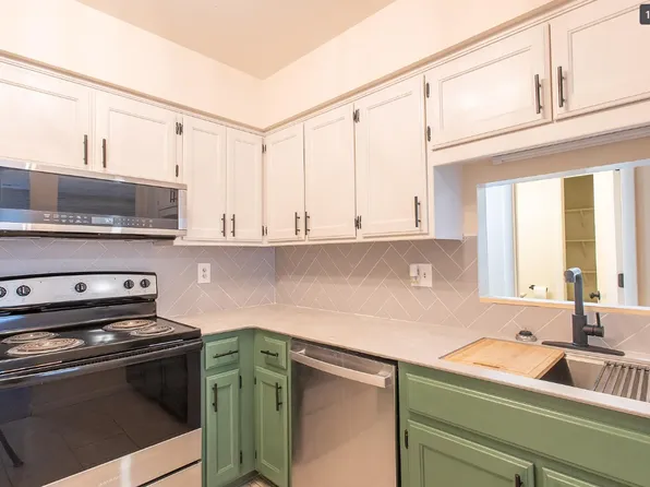 1850 Claflin Rd #20, Manhattan, KS 66502