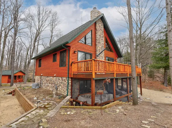 42788 Timber Trl, Coloma, MI 49038