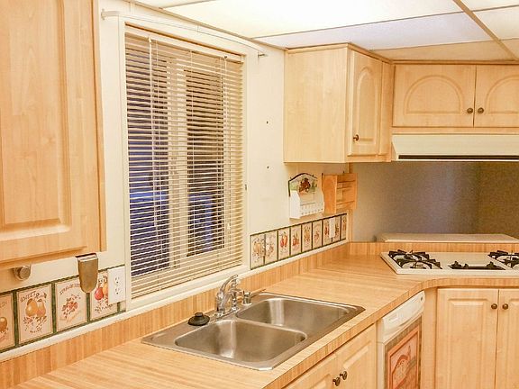 7037 Santa Barbara - Kitchen