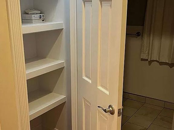 4th image of 1716 Davis Ave #201