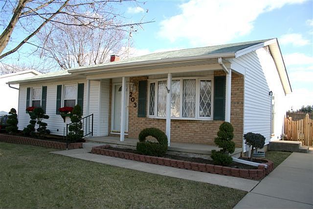 1st image of 203 Bright Oaks Dr