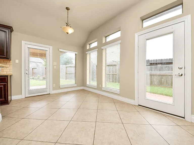 5315 Troutline Ln — Photo 16