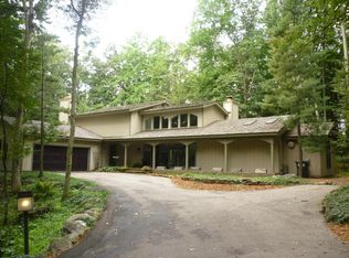 1741 Mont Rue Dr SE, Grand Rapids, MI 49546