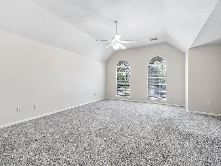 7902 Feather Springs Dr — Photo 32
