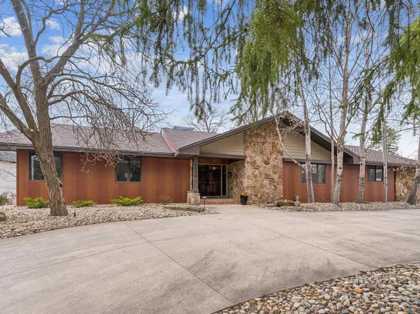 3538 Inverness Rd, Waterloo, IA 50701