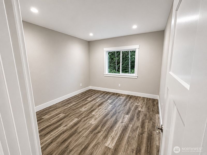 5th image of 364 Sextans Avenue SW