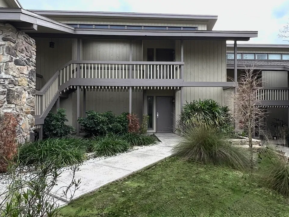 202 Cedarwood Ct