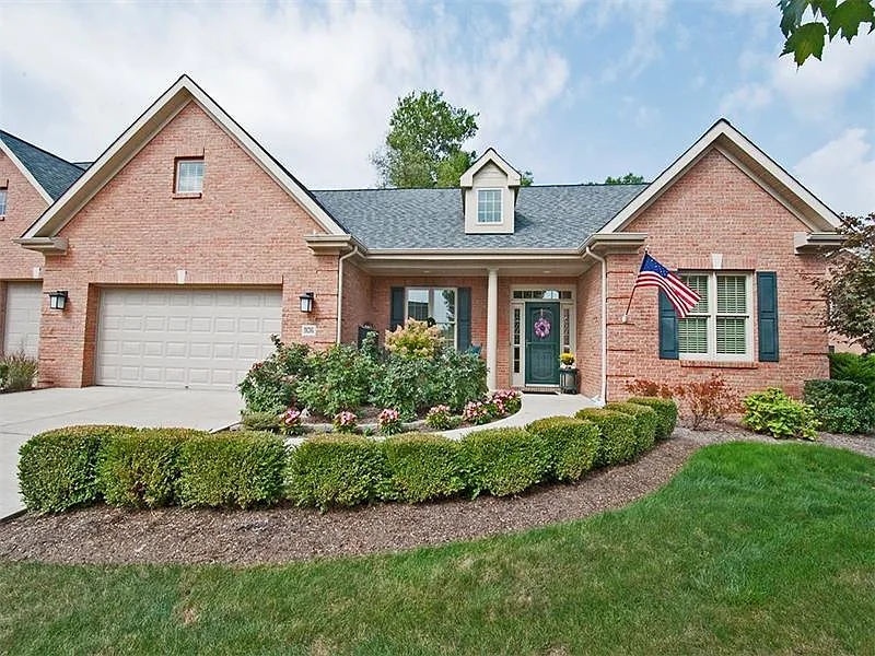 906 Red Oak Dr photo 1
