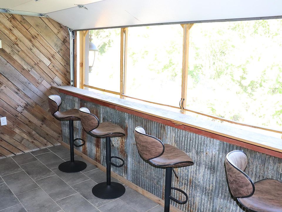 screened in porch.