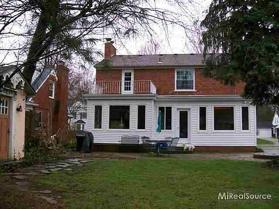 3rd image of 207 Beuland Ave