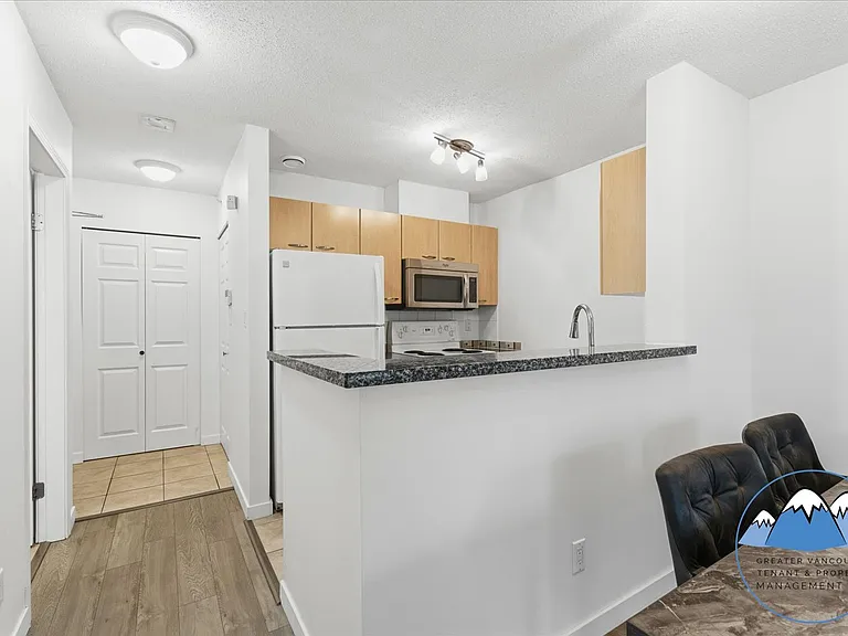 1420 Georgia St W — Photo 6