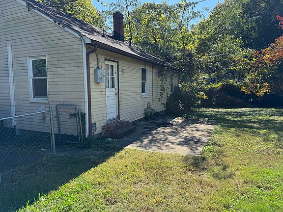 2nd image of 1602 Fort Hill Dr