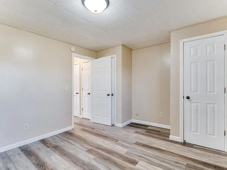 Trailway Apartments — Photo 50