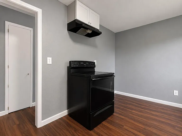 839 S Pine St — Photo 4