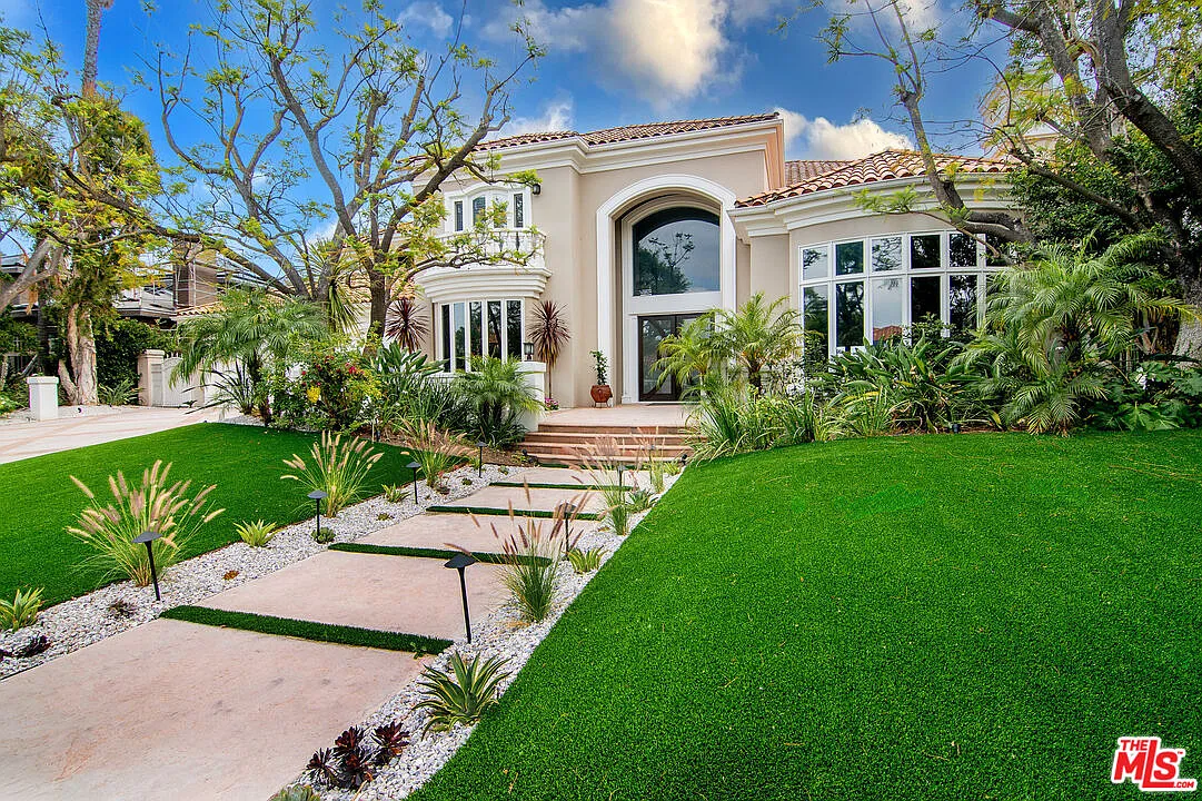6 bed, 6.5 bath, 6782 sqft, $25,000 — Photo 1