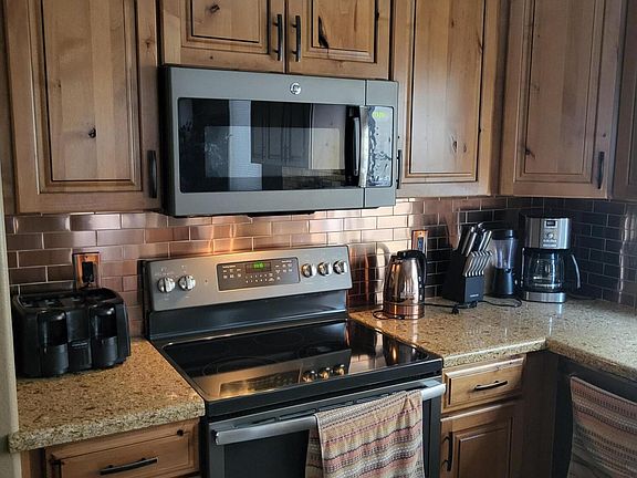 3rd image of 64399 E Squash Blossom Ln N