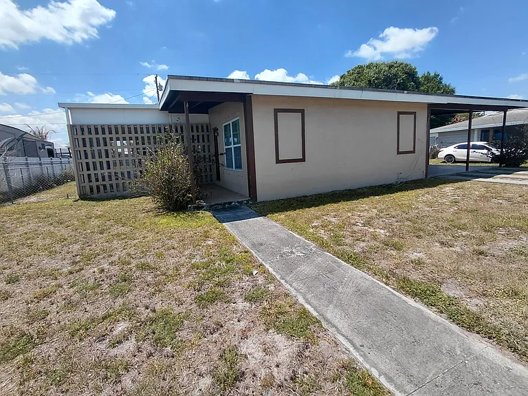 116 SE Prima Vista Blvd #A — Photo 1