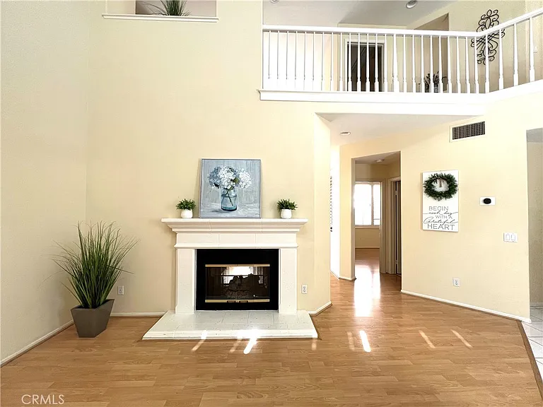 15201 Riviera Ln — Photo 5
