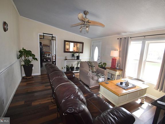 4th image of 28268 Russell St
