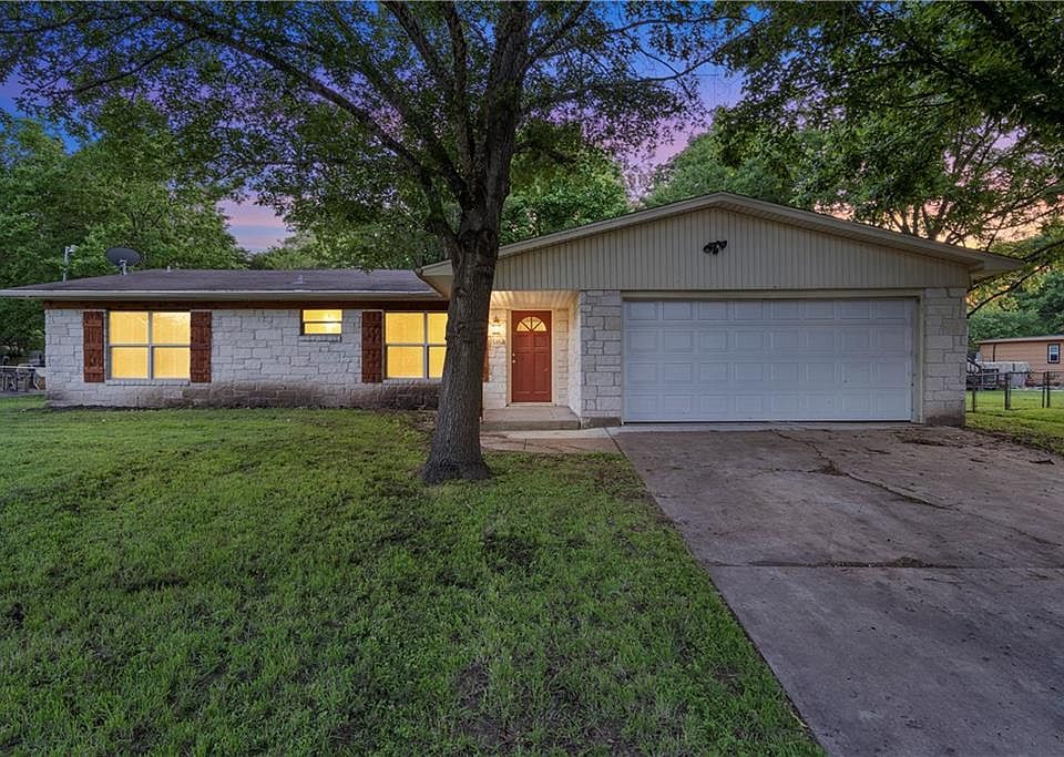 1st image of 1104 Willard Dr