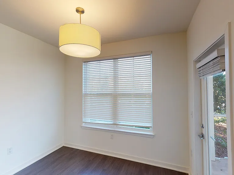 Essex Luxe Apartments — Photo 123