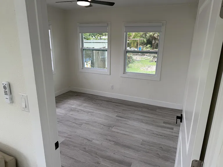 537 Sunset Blvd — Photo 20