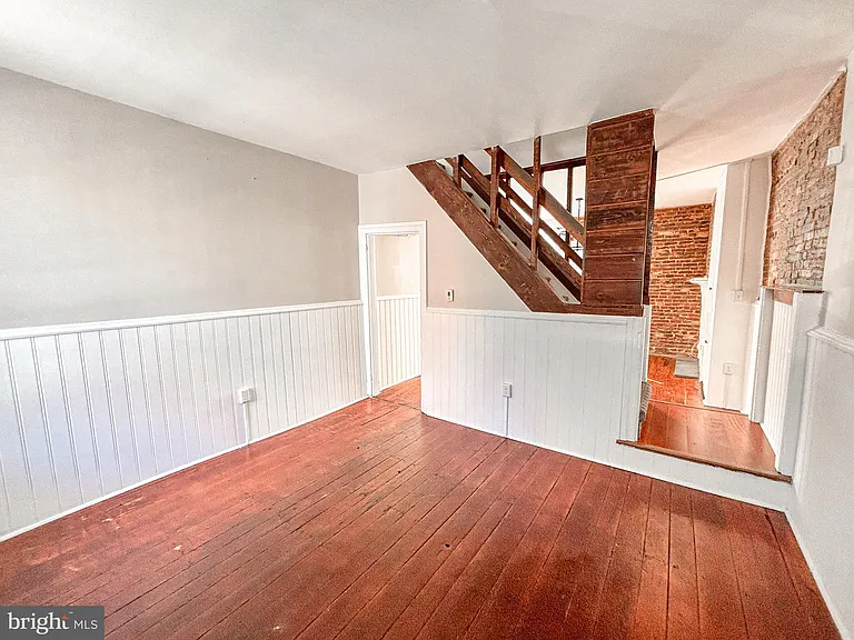 310 E Miner St — Photo 4