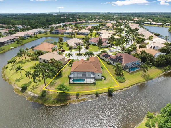 826 SW Marsh Harbor Bay, Port St Lucie, FL 34986